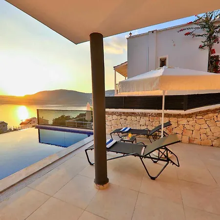 Rainbow Villa *